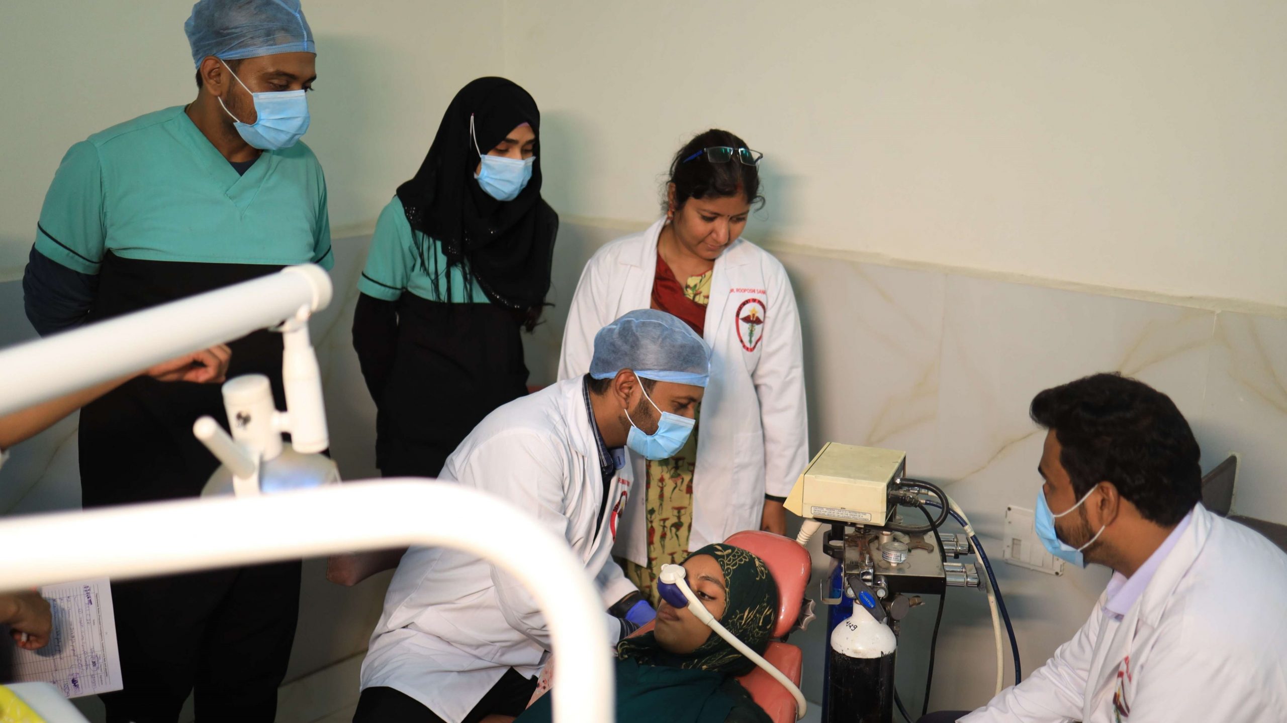 Treating-Patient-under-NO-sedation-scaled-1